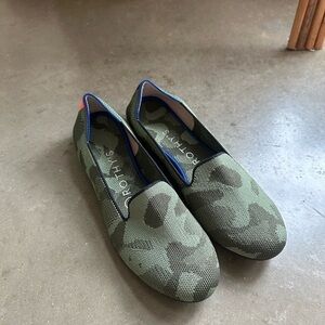 Rothys green camo loafer flats size 7